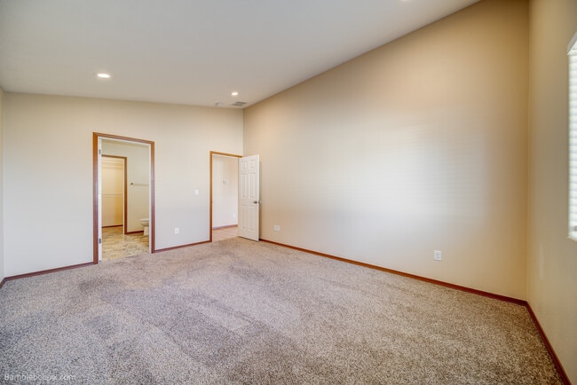 Building Photo - 1923 N Nelson St