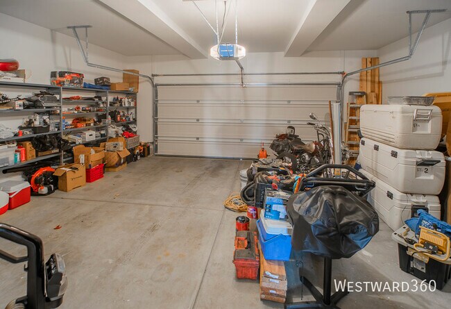 Building Photo - 2971 Ellsworth Dr