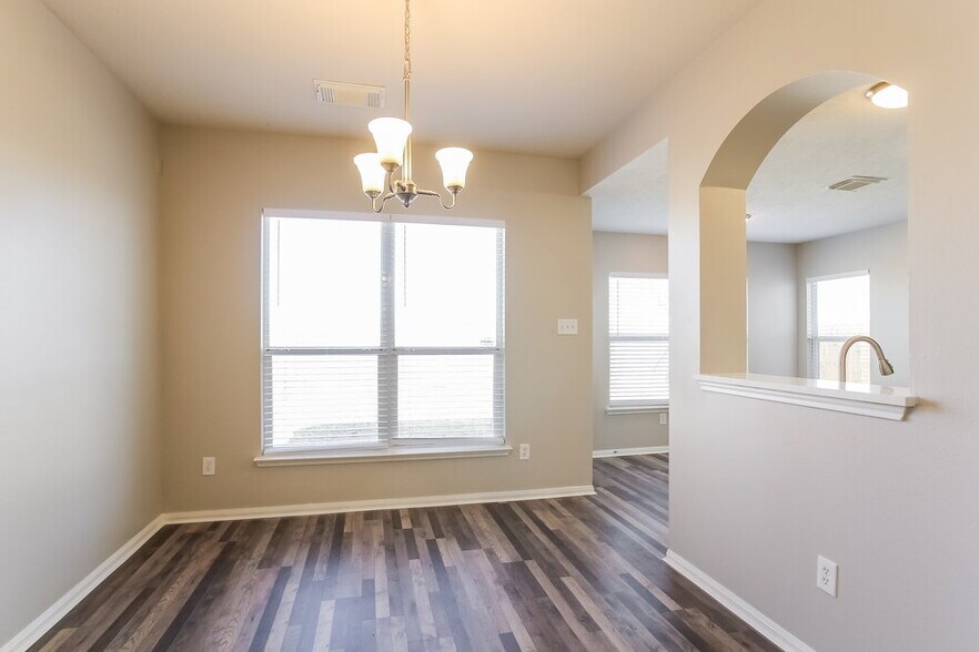 Building Photo - 16315 Rockcreek Ln