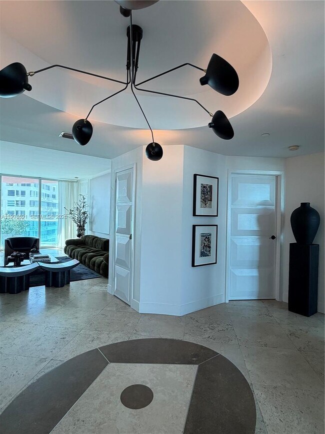 Building Photo - 300 South Pointe Dr