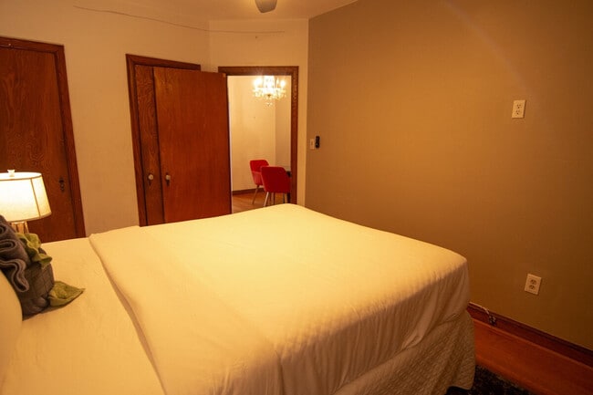 Building Photo - 1514 16th St SE