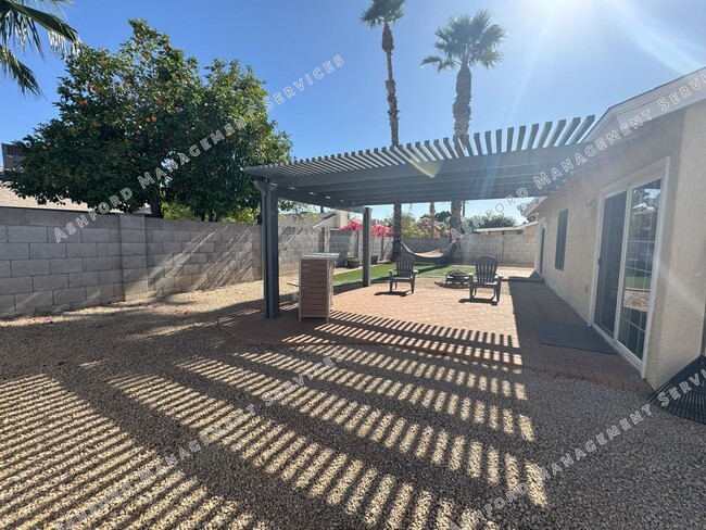 Building Photo - BEAUTIFULLY REMODELED 3 BEDROOM HOME WITH ...