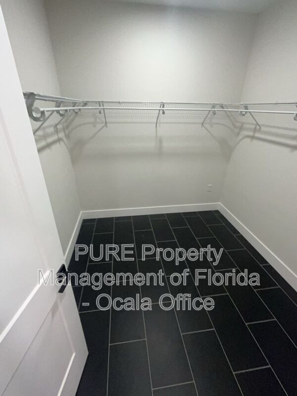 Building Photo - 2635 NE 37th Place Rd