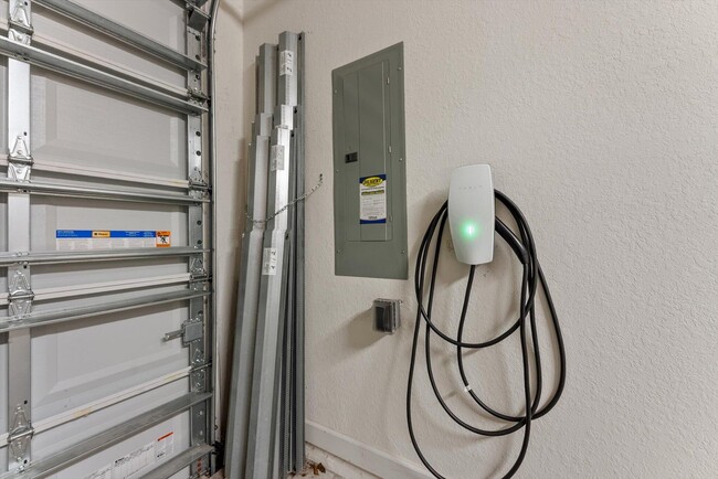 Building Photo - 4660 Silver Saw Ln