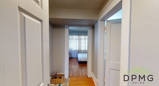 Building Photo - 132 S Clemens Ave