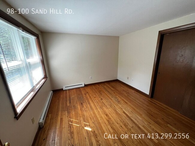 Building Photo - Charming 3 BR in a Quiet Amherst Location