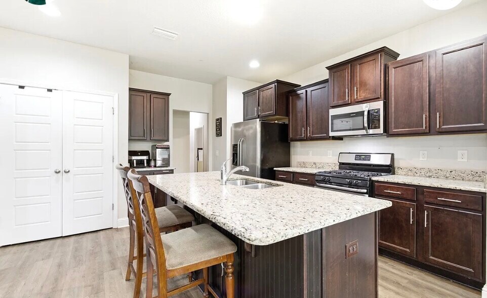 Building Photo - 12561 Waxwing Ave