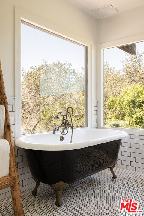 Building Photo - 26237 Fairside Rd