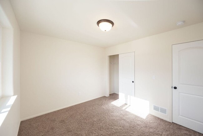 Building Photo - 3bd 2ba -  Ranch-Style Living in Northwest Loveland