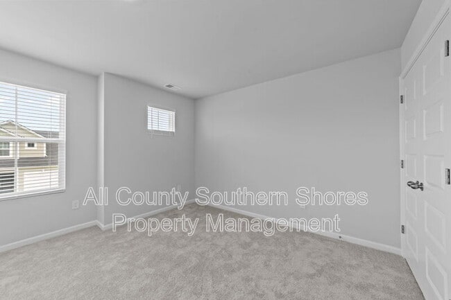 Building Photo - 136 Talladega Dr
