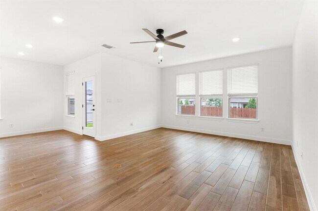 Building Photo - 201 Bristlecone Bend