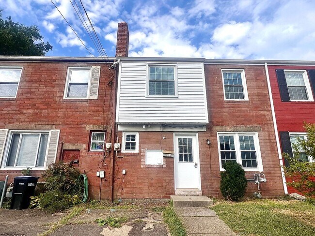 Primary Photo - JUST Renovated! - 3 Bedroom 1 Bathroom - C...
