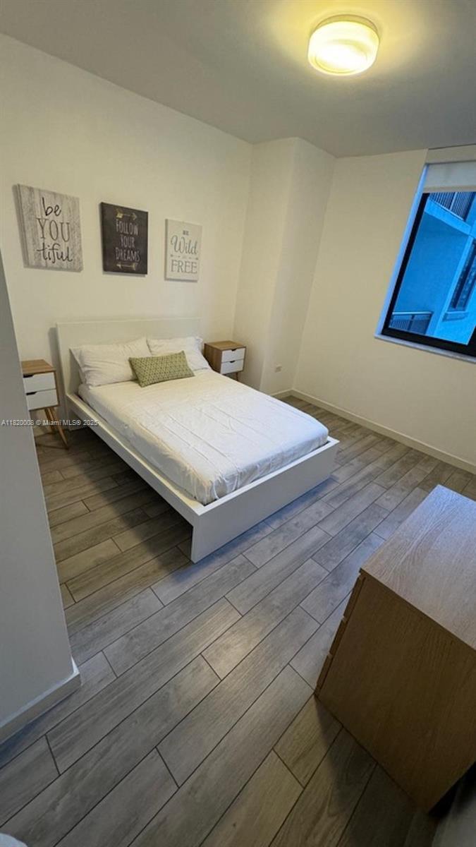 Building Photo - 999 SW 1st Ave