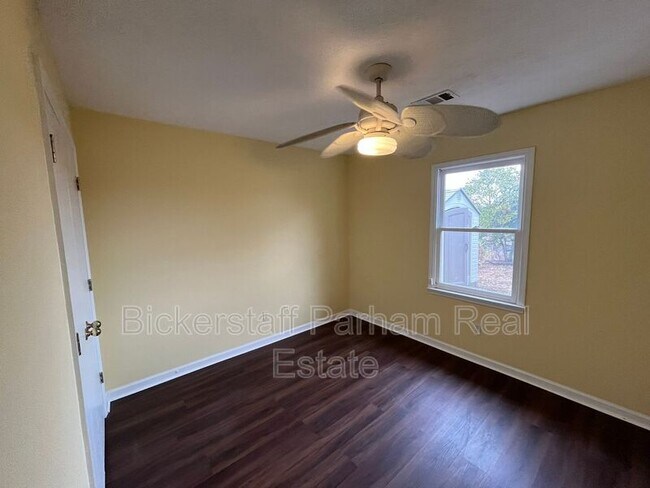 Building Photo - 165 Sweetwater Dr