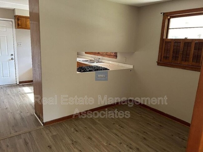 Building Photo - 219 Morris St