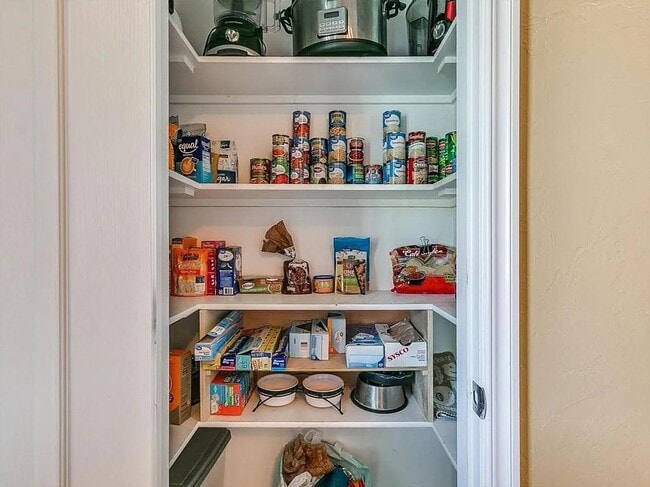 Building Photo - AVAILABLE NOW -  $500 Off First Month | 4-Bed Home in the Heart of Mustang | Storm Shelter & Mode...