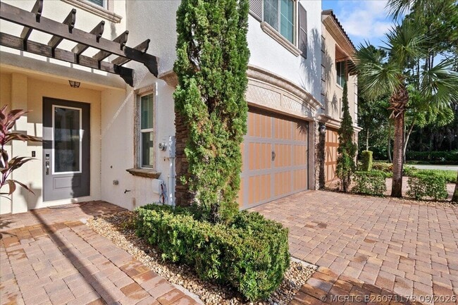 Building Photo - 131 Sword Fern Pl