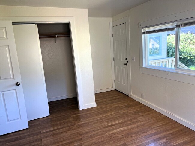 Building Photo - 520-528 Wildwood [PRM: Renee]