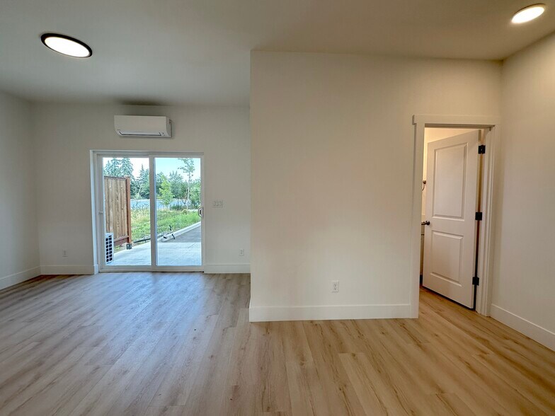 Building Photo - 3021 Harold Dr SE