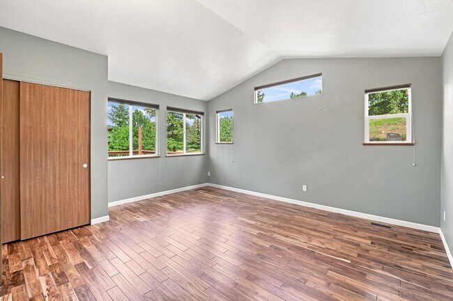 Building Photo - Beautiful mountain home