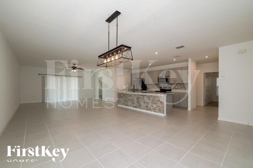 Building Photo - 5007 Vellacito Way