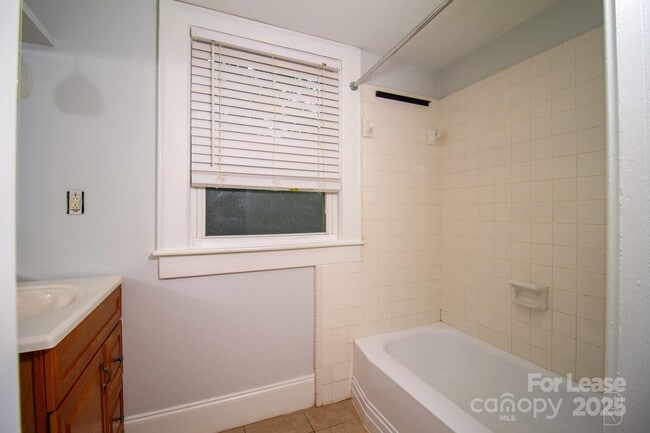 Building Photo - 3400 Eastway Dr