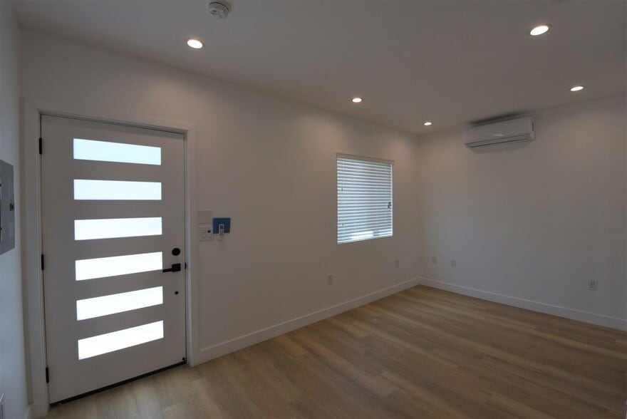 Building Photo - 10855 Morrison St