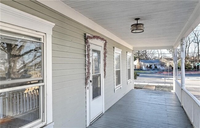 Building Photo - 292 Pleasant St