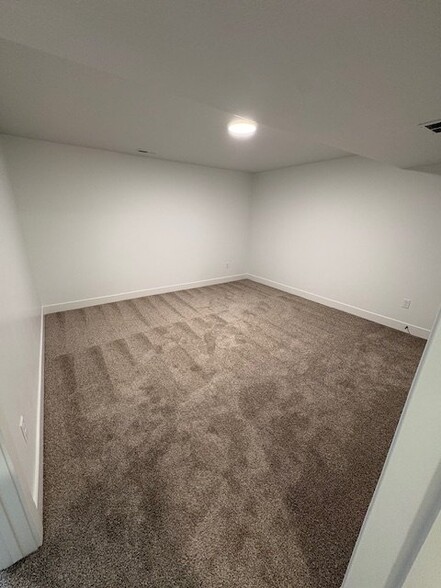Building Photo - 4447 Templar Dr