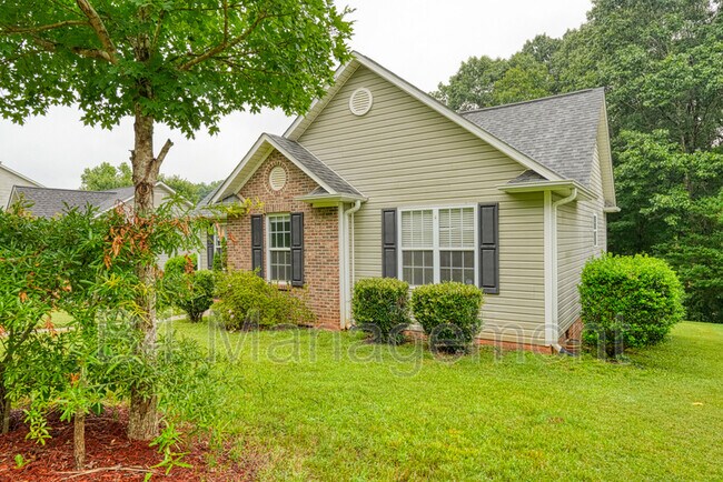 Building Photo - 208 Cotton Creek Dr