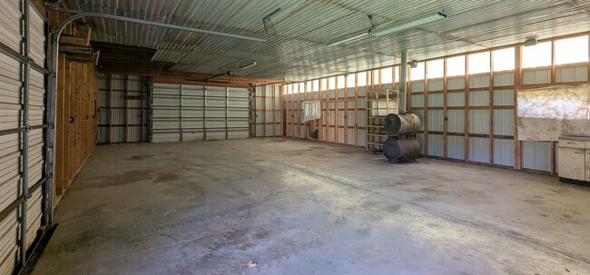 Building Photo - Spacious 3-Bedroom, 2-Bathroom Home