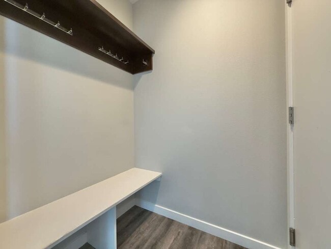 Building Photo - 6606 S Springview St