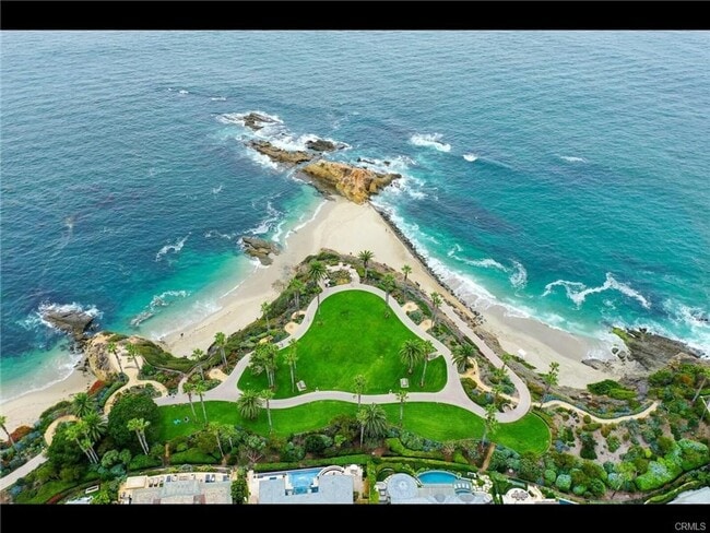 Building Photo - Charming Coastal Retreat in the Heart of Laguna Beach