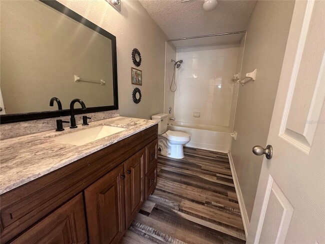 Building Photo - 740 Cresting Oak Cir