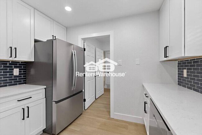 Building Photo - MOVE IN READY  Completely Refreshed Euless...