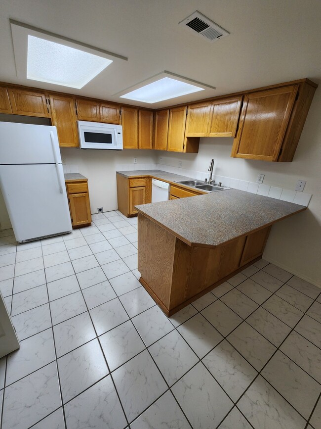 Primary Photo - "Spacious 3-Bed Duplex Retreat in Tacoma: ...