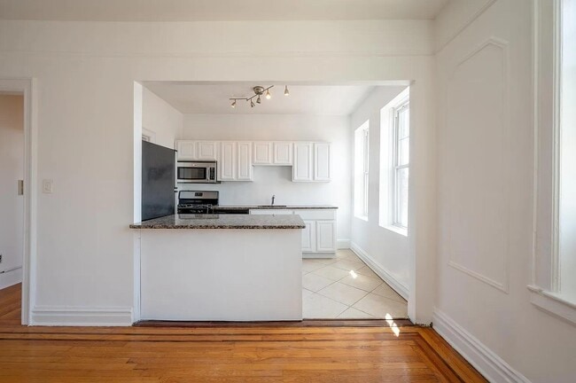 Building Photo - 340 Fairmount Ave