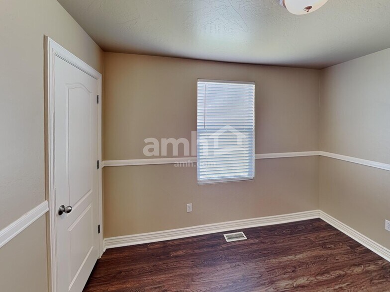 Building Photo - 1449 S 2490 E