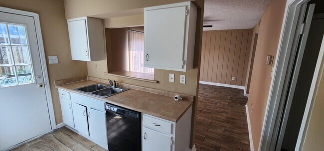 Building Photo - 5265 Chatfield Dr