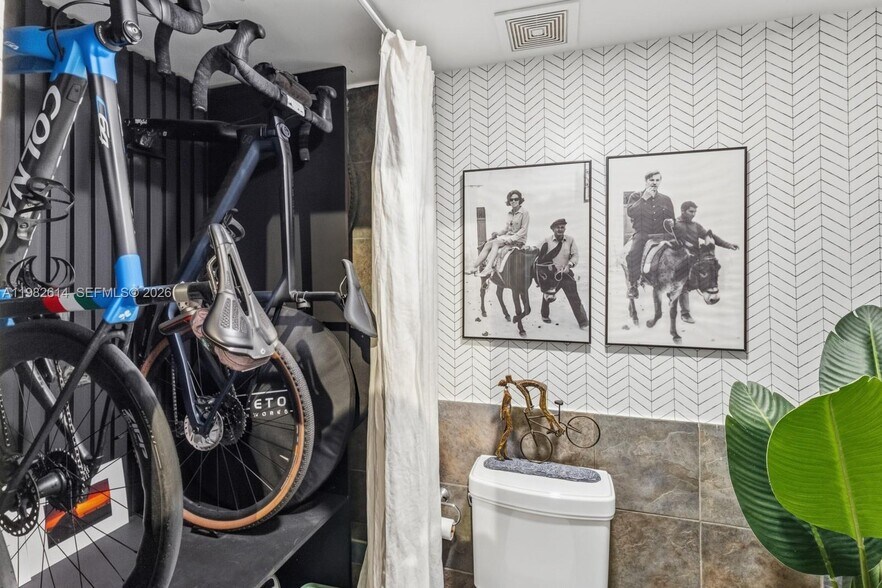 Building Photo - 2400 Brickell Ave