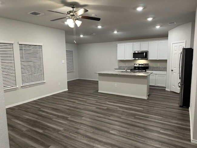 Building Photo - 3bd/2ba Home in the Willow Glenn Community...