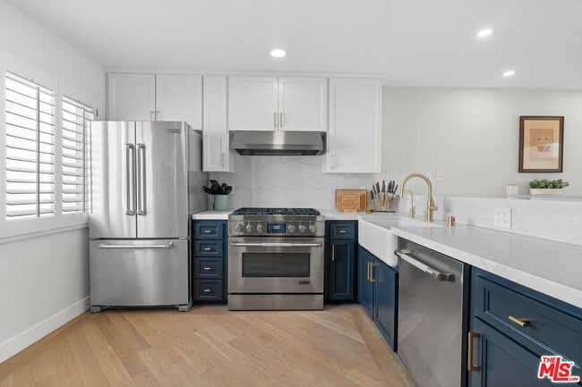 Building Photo - 13072 Maxella Ave