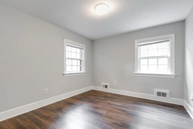 Building Photo - 5001 Southmoor Rd