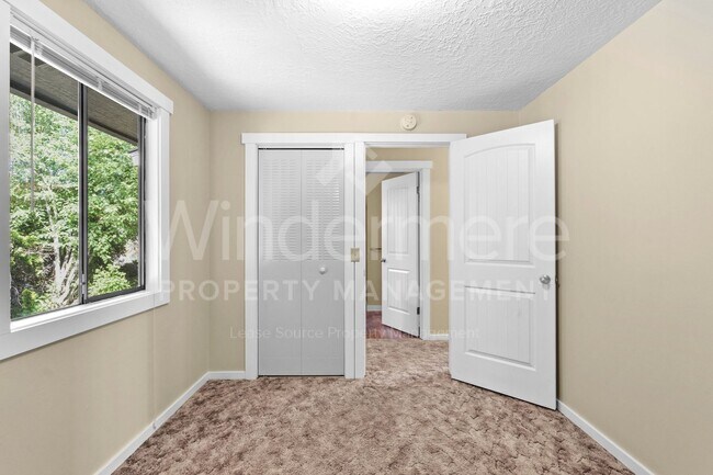 Building Photo - 7805 E Upriver Dr