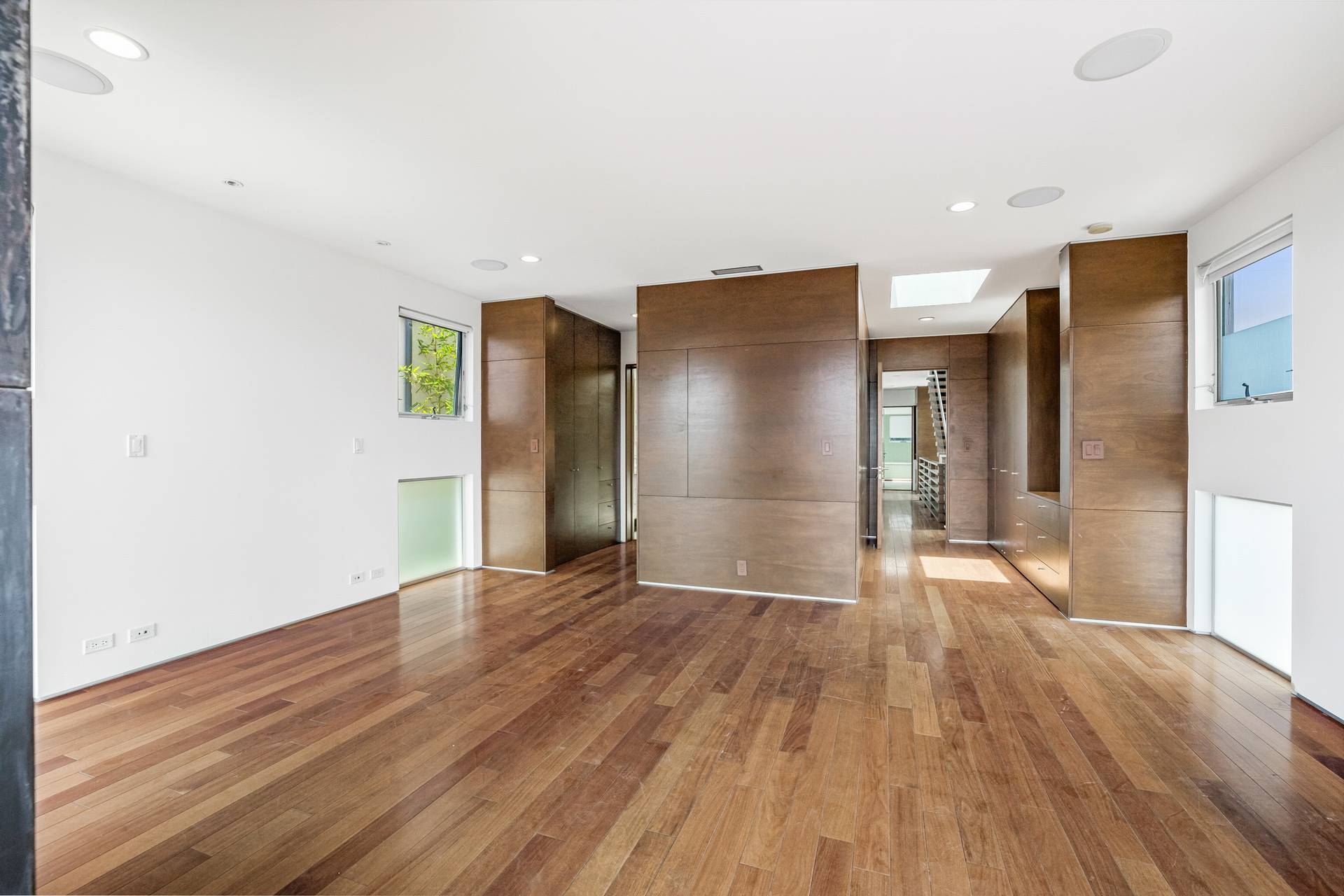 Building Photo - 419 Venice Way