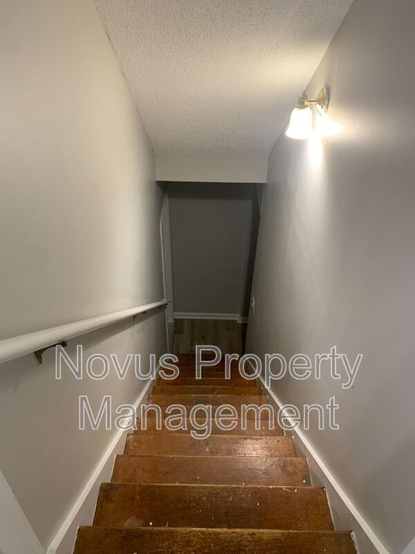 Building Photo - 88 River Ridge Dr