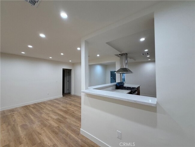 Primary Photo - 11104 Oxnard St