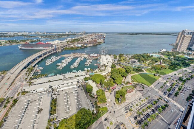 Building Photo - 398 NE 5th St