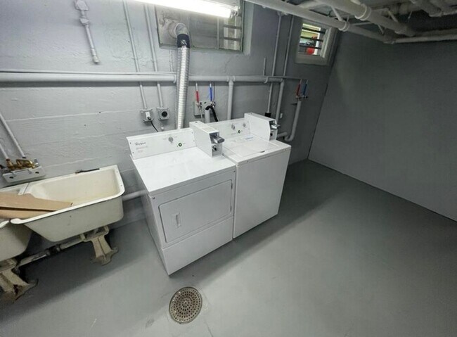 Building Photo - 2007 Kenilworth Pl