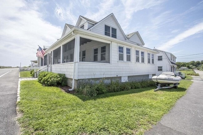 Building Photo - 63 Glades Rd
